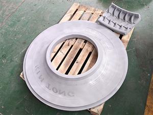 側(cè)板與活絡(luò)模具